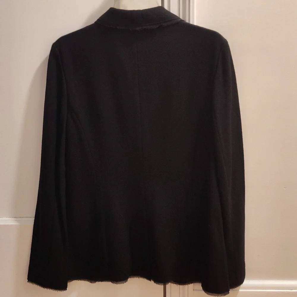 Blazer, fitter, wool flannel, with rosette embellishment at shoulder. Never worn - Picture 2 of 8